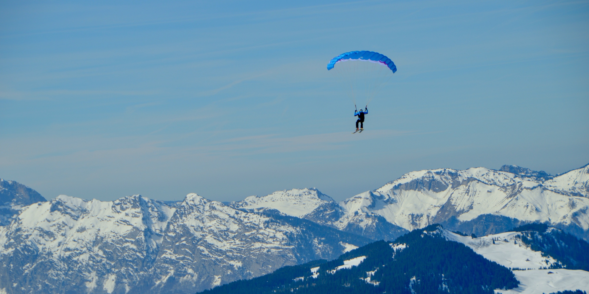 Paragliding%20in%20La%20Clusaz%2C%20French%20Alps.jpg