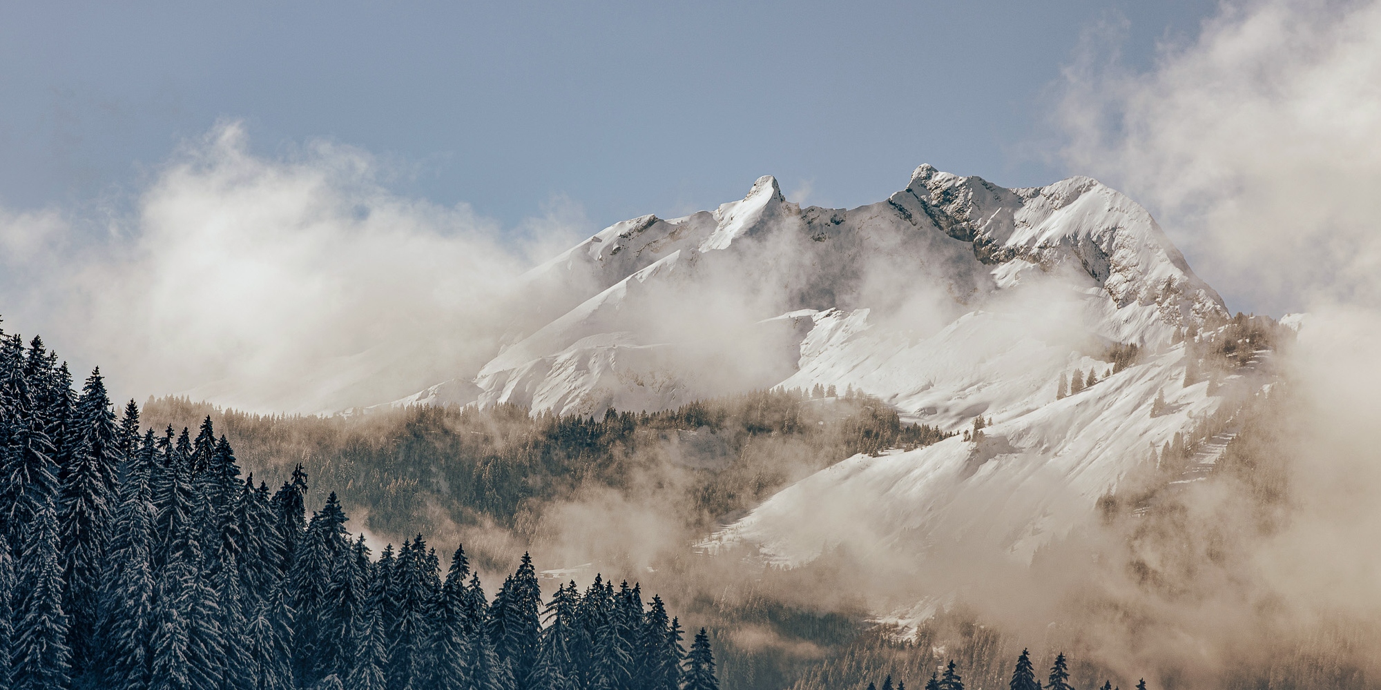 Mountain%20views%20in%20Montriond%2C%20French%20Alps.jpg