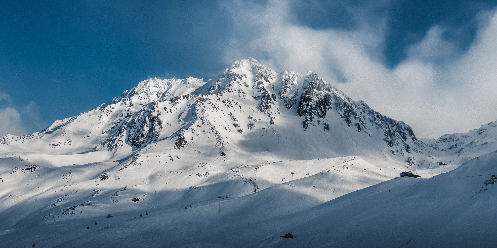 Beautiful%20snowy%20mountains%20in%20Val%20Thorens%2C%20Three%20Valleys%20ski%20domain.jpg