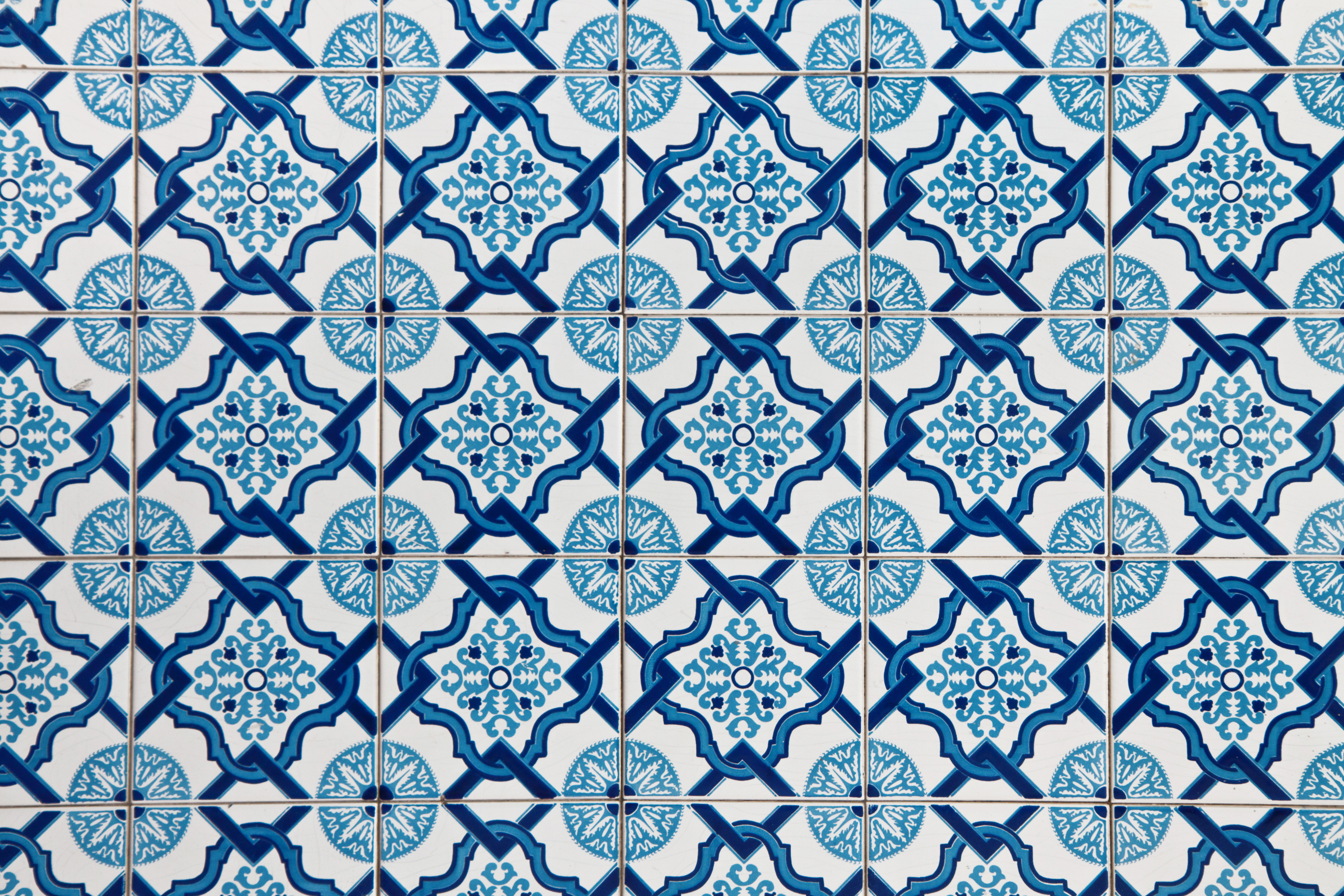 Azulejos_AdobeStock_60709920_03.jpg