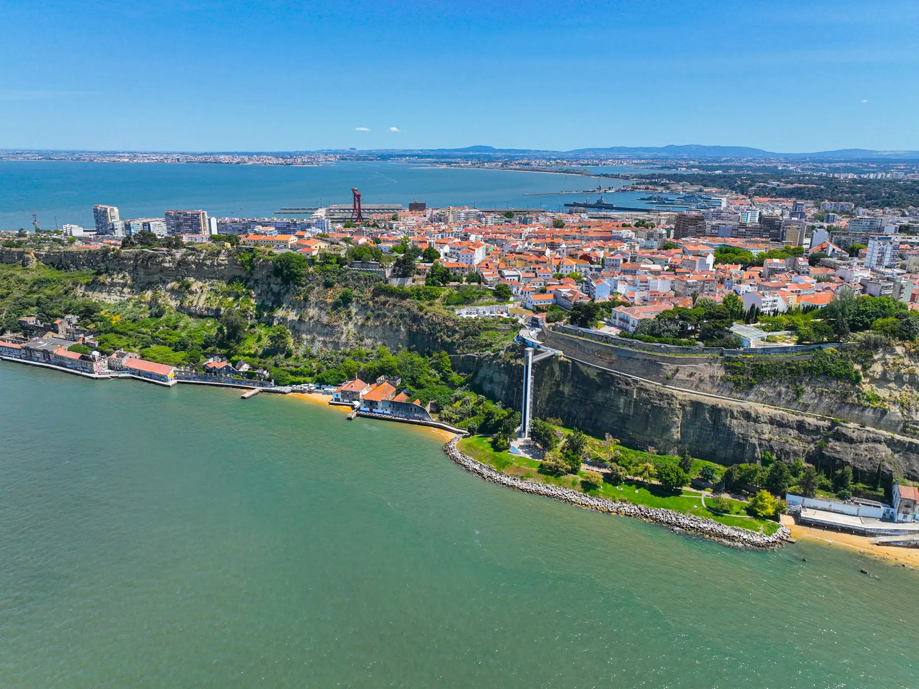 Almada_AdobeStock_1427939550.webp